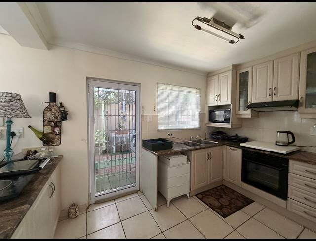 4 BEDROOM DUPLEX FOR SALE IN SCOTTBURGH CENTRAL